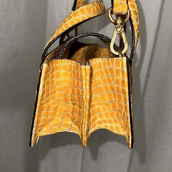 Marge Sherwood Gold Pebbled Croc Print Accordion Mini Handled Purse - Picture 10 of 16